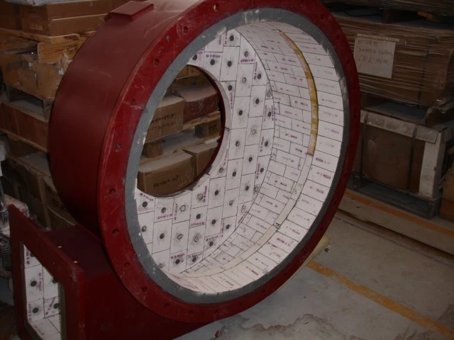 Keramiska spån av aluminiumoxid för kolbehållare